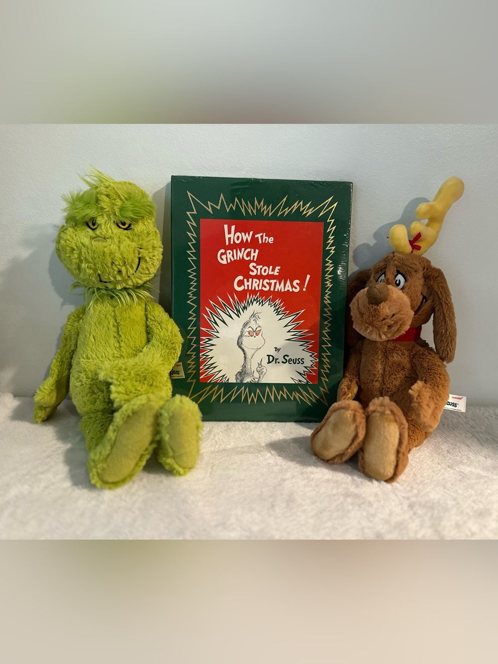 Dr. Seuss How The Grinch Stole Christmas Bundle Book & Plush Max Grinch